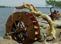 경포에 설치된 물레방아