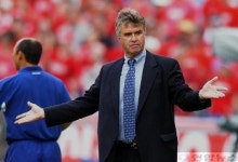 히딩크감독의 제스처