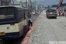 상가보다 높은 이상한 도로