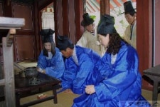 도산서원 상덕사 참배하는 여교사들