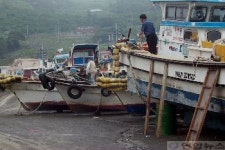 태풍 북상에 가거도 배 육지에 결박