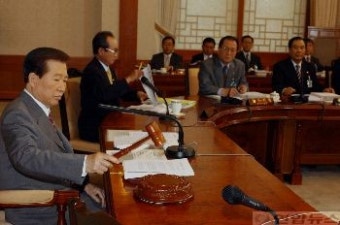 김대통령,국무회의 주재