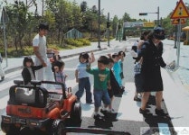 어린이 교통안전 교육장 성황