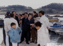 외딴섬 찾아 애로사항 듣는 완도군수