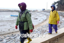 빈손으로 돌아오는 어민들