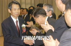 인사하는 대검차장