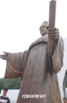 수원 팔달산의 정조대왕 동상