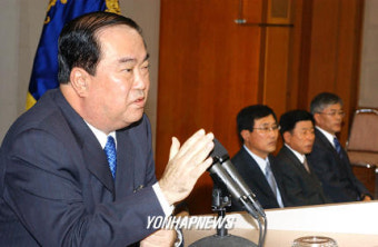 일문일답하는 문비서실장