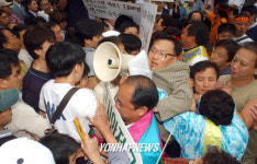 서울 용산초등학교 학부모들 맹학교 기공식 저지