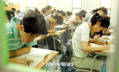 폭염속 수험생들