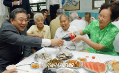 정대표, 경로당 방문