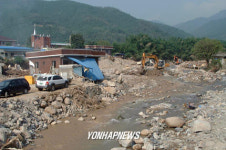 태풍에 유린된 음리 마을