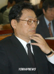 질의듣는 박용상 헌재 사무처장