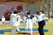  얼쑤 덩더쿵
