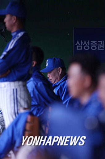 고개 숙인 코끼리감독