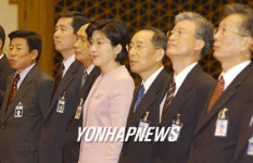 노대통령 환송나온 청와대비서관들