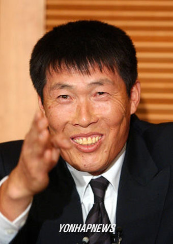 환한 표정의 차범근 감독