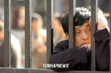 기다림에 지친 불법체류외국인 신고자