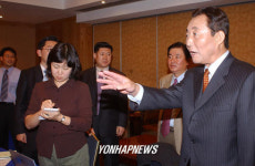 고총리,기자들에게 이라크파병 관련 설명.