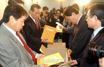 민주당 의원들 지난 대선 선거비용 검토