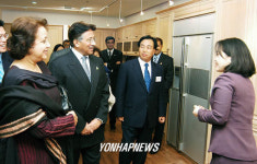 무샤라프 파키스탄 대통령, 삼성전자 방문 한국을 국빈 방문중인 페르베즈 무샤