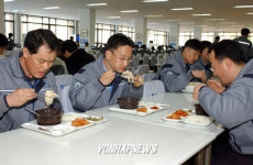 두산큐벡스(주)두산중공업게스트하우스식당 | 두산重 전체직원 닭고기 점심