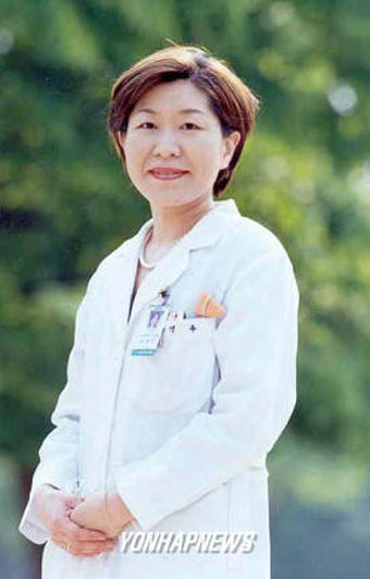 입학 23년만에 의대 졸업하는 윤영주씨