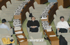 본회의장에서 잠든 열린우리당의원
