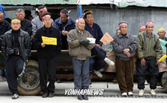 걱정스런 산수유 농가