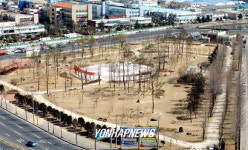 마산 도심에 조성된 친환경적인 삼각지 공원.