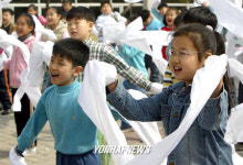  봉산탈춤 배우는 어린이들