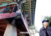  산불에 탄 관동팔경 청간정