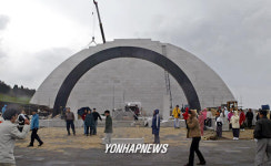 4.3평화공원 승화탑과 추모탑