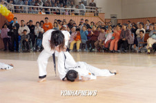 복지시설 찾은 대학생들