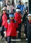 떠나는 시민들...