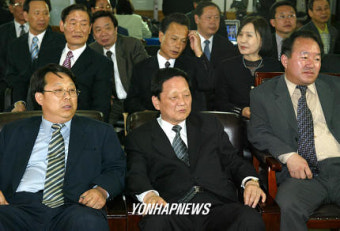 침통한 표정의 자민련 당직자들