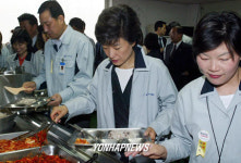 박근혜대표, 전자업체 방문