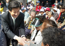 정동영의장, 독거노인 나들이 배웅