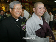 석탄일 봉축식 함께한 천주교와 불교