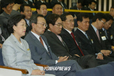 의총2리경로당 | 무거운 분위기의 열린우리당 의총