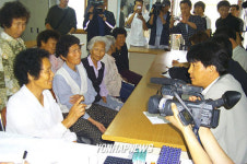 환경련 의료진 `카드뮴 중독 문진