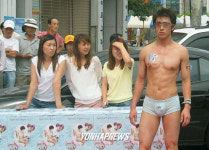 거리 속옷 패션쇼