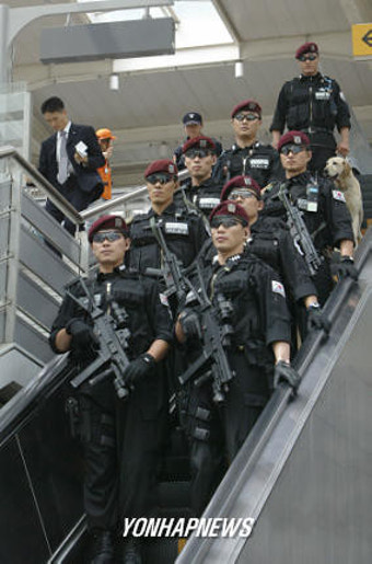경찰특공대 서울역 순찰