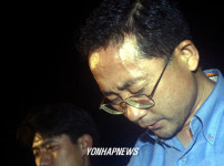 김선일씨 묘소 찾은 김천호 사장