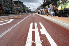 텅빈 중앙버스전용차로