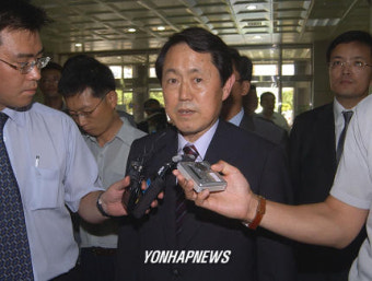 `직권남용' 김태환 제주지사, 법정 출두/