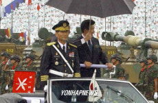 왼쪽이 박승춘 합참 정보본부장
