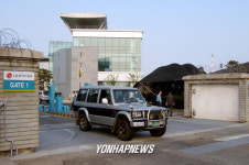 활짝 열린 LG정유 정문