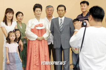 박정희 전(前)대통령 부부 밀랍인형 전시