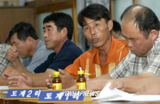 주민불만 토로하는 이장들
